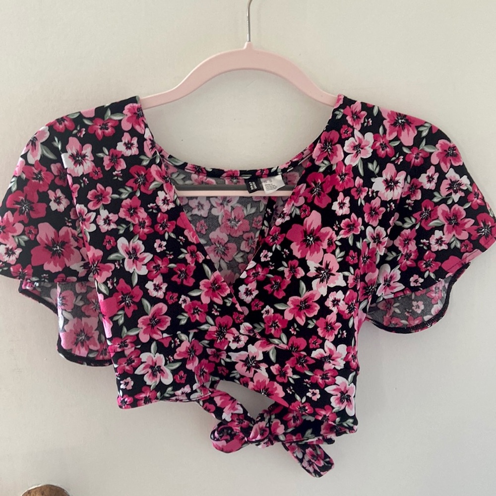 H&M Divided Floral Wrap Cropped Top